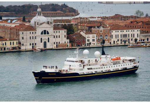 Un crucero de los de antes... pequeño, acogedor, refinado...